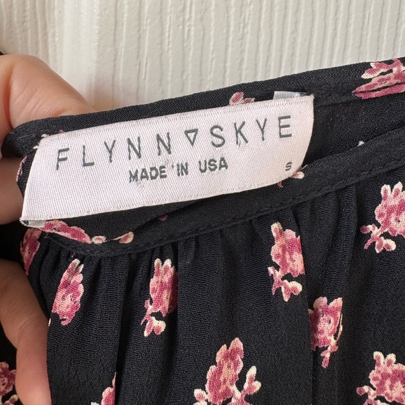 Flynn Skye Ruffle Off shoulder Floral Jumpsuit Small Black - Picture 6 of 9